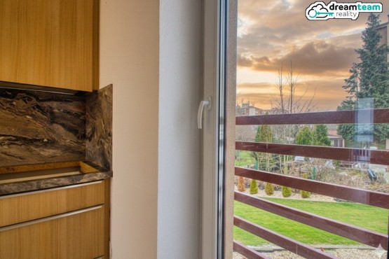 Výhled z kuchyně na západ