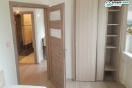 tulná ložnice s moderní koupelnou