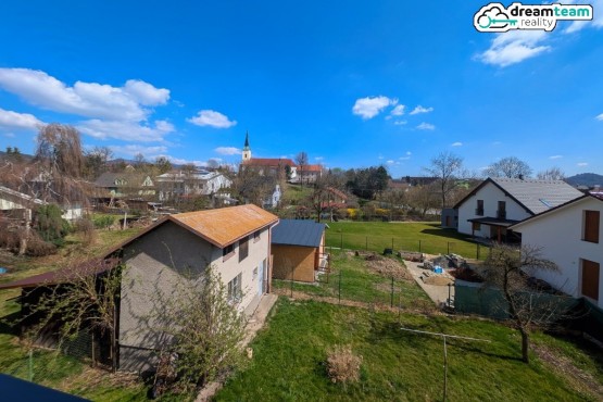 Pohled z okna na východní stranu