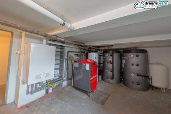 Kotelna s akumulačními nádržemi a plynový kotel