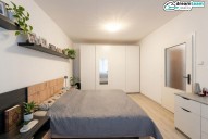 Klidná ložnice orientovaná do klidové zóny