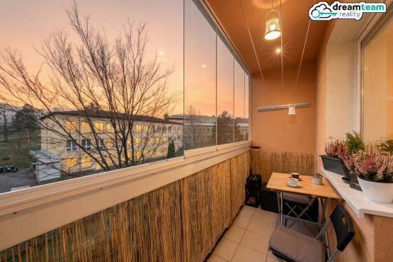 Prstorná zaskelná lodžie