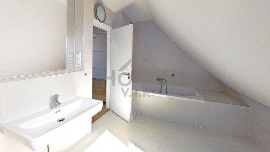Boleslavska-19057-Bathroom