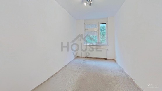 9-Jerabinova-Bedroom-Defurnished 1