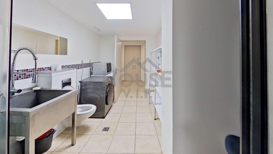 prodej-rodinneho-domu-246-m2-zdiby-premysleni-luxusni-dum-4kk-s-kancelari-a-telocvicnou-bathroom-07c