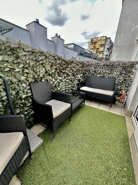 bb3f1077-d3f6-4df5-9289-5d8ce3f69c6f