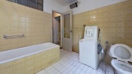 Bathroom-Defurnished (10)