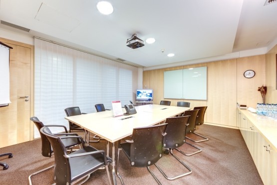 BURZOVNI PALAC_zasedacka