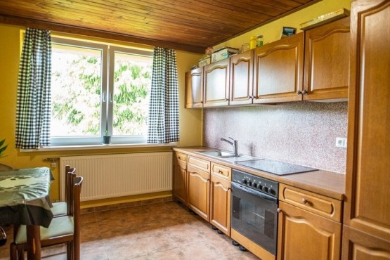 800x800-kdbbd-64f3c-prodej-rodinneho-domu-246-m2-pozemek-780-m2-img-0717-b2ea10a91f-2357096315